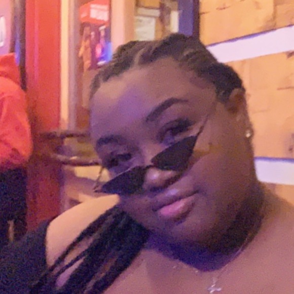 Meet your Posher, Alexus - Picture 1 of 1